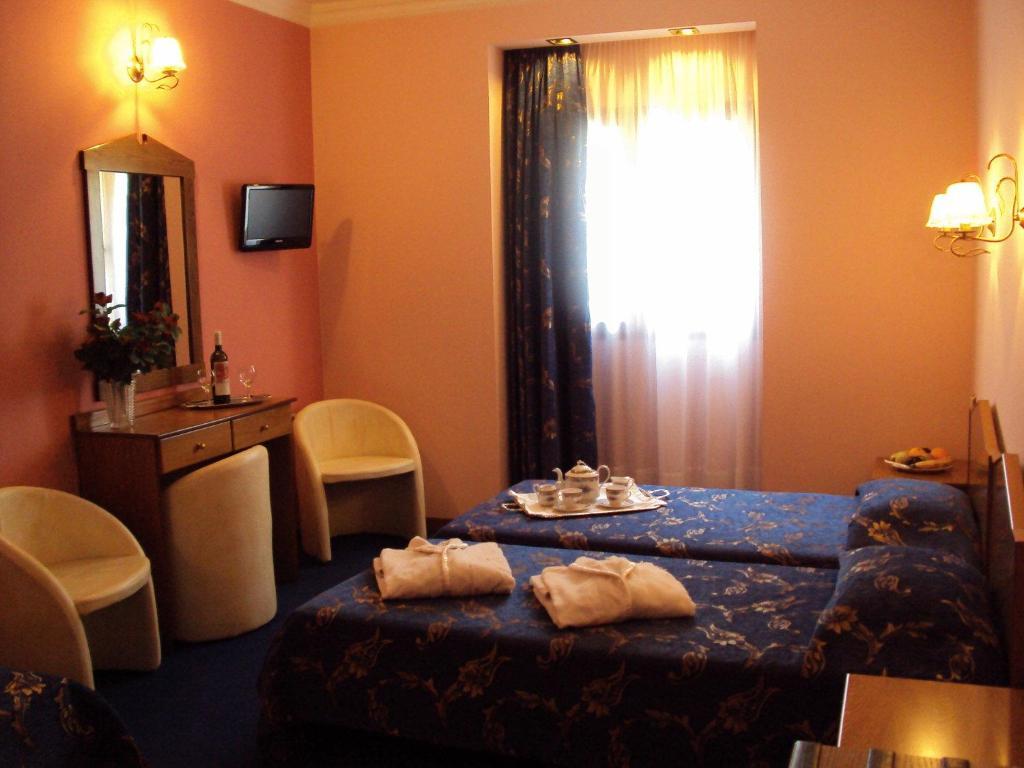 Astoria Hotel Traditional Komotiní Szoba fotó